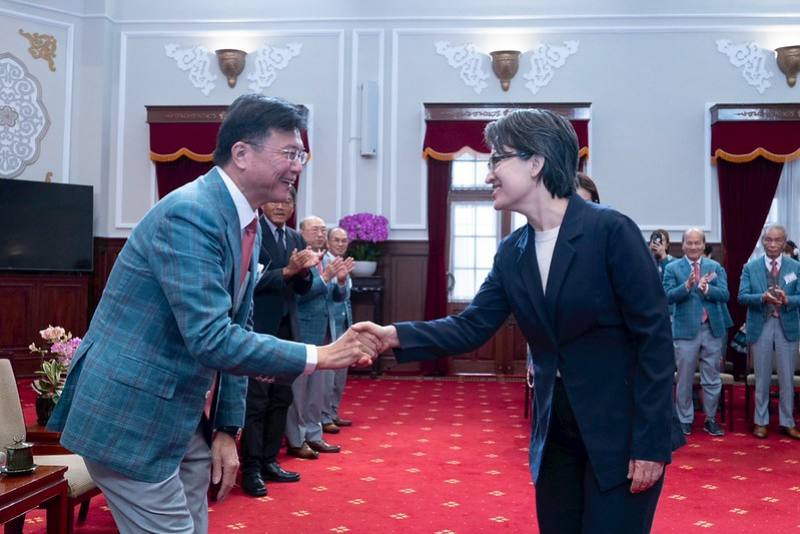 蕭美琴副總統4日上午接見「2025第40屆世界洋服同業聯盟代表團」