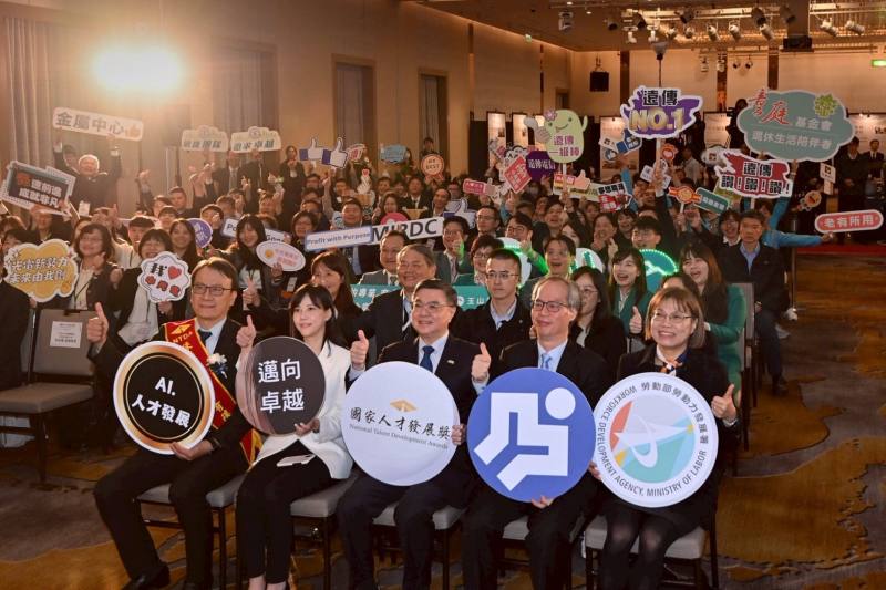 頒發國家人才發展獎 卓揆期勉鼓勵更多企業和國人投入國家建設行列