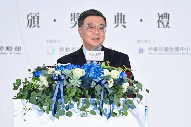 頒發國家人才發展獎 卓揆期勉鼓勵更多企業和國人投入國家建設行列