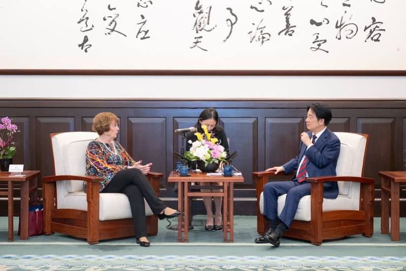 President Lai exchanges views with Ambassador Susan M. Elliott, president and CEO of the National Committee on American Foreign Policy.