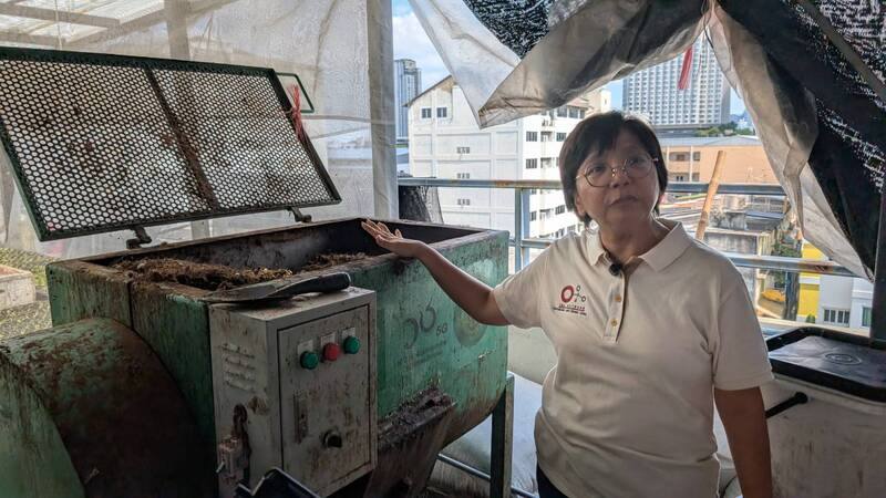 泰國社會企業曼谷屋頂農場（Bangkok Rooftop Farming）在曼谷勝利紀念碑附近的Center One商場頂樓，就地去化附近餐飲公司與辦公室廚餘，利用機器做成堆肥並種作物。