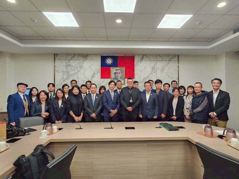 政府與LINE日韓高層會面 公私協力共築更安全的數位防線