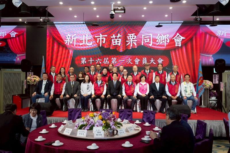 總統和出席人員合影