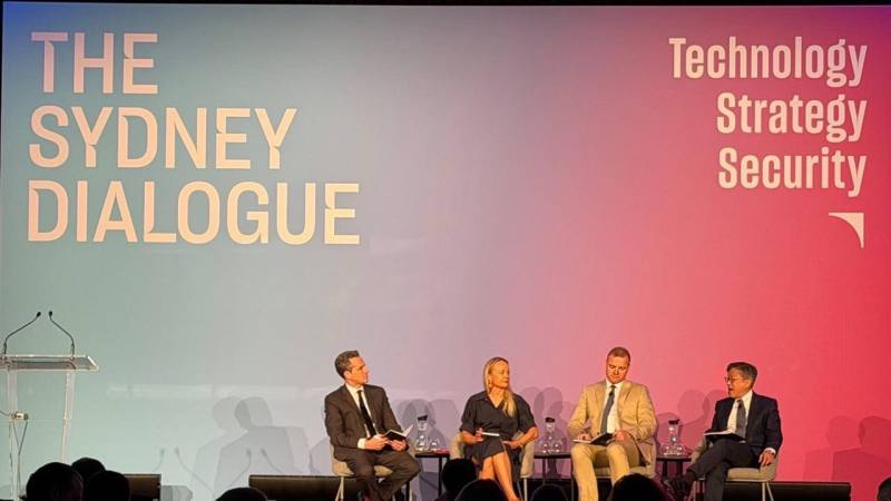 國家安全會議諮詢委員李育杰（右一）在「雪梨對話」（The Sydney Dialogue）的「科技與混合威脅」場次強調台灣及民主國家正遭受來自中國等威權國家的混合威脅攻擊