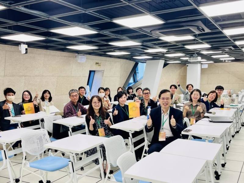 2025年AI風險與AI倫理審驗國際論壇由台灣師範大學主辦，6日登場，邀請學界、業界專家與會分享，聚焦人工智慧風險治理、倫理審查制度與政策布局。（台師大提供）