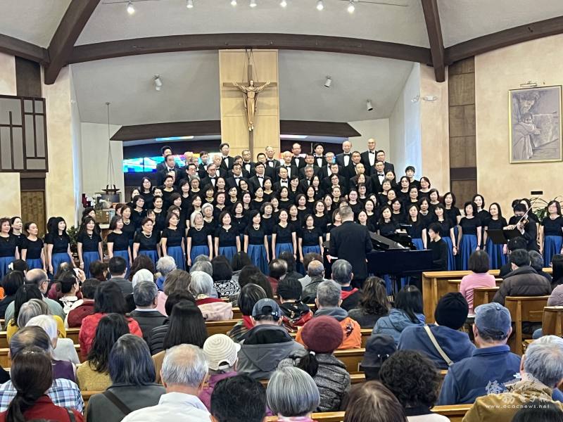 全體團員大合唱