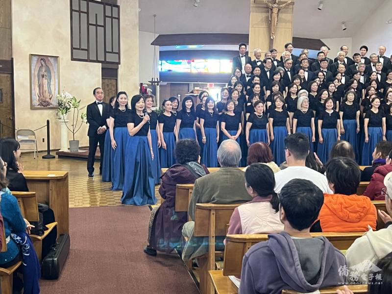 青青合唱團團長范如美致詞