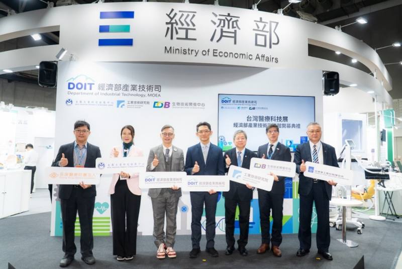 The Pavilion of the Department of Industrial Technology of MOEA Showcased 15 Medical Technologies. Partnered with Formosa Heavy Industries to Enter the rTMS Market|English News