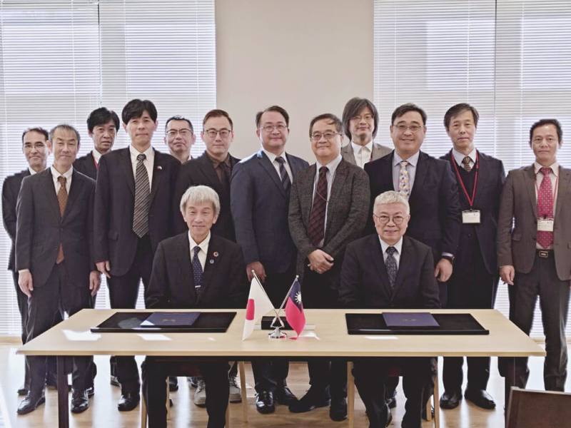 台北聯合大學系統與日本6國立大學聯盟舉行聯合研討會，並簽署首份「聯盟學生交換協議」，建立台日10校學生跨國交換機制。（北科大提供）