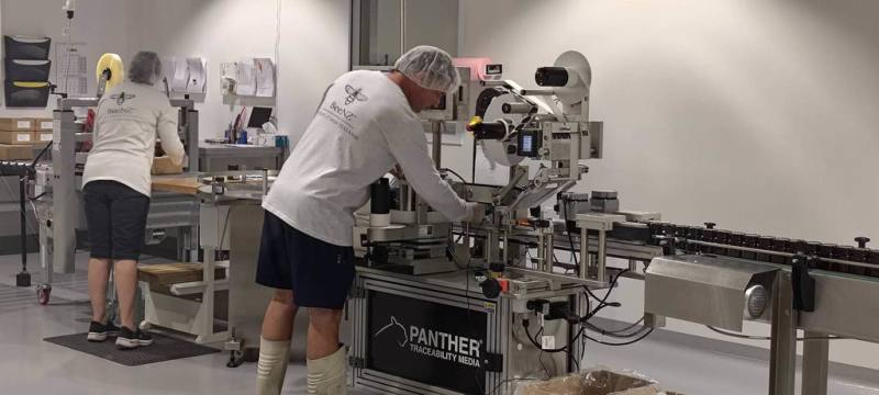 彰化縣長王惠美率領各鄉鎮農會總幹事，前往紐西蘭參訪蜂蜜工廠；王惠美指出，藉參訪了解紐西蘭如何從產地、到行銷端層層把關，並思考將其核心精神導入彰化農產品。（彰縣府提供）