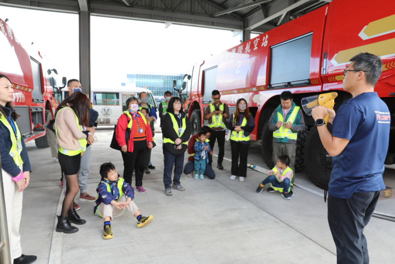 響應國際民航日，台北國際航空站舉辦「一日航務員」飛安宣導活動
