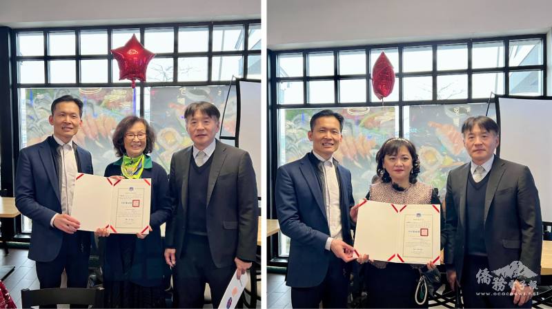 駐波士頓辦事處處長廖朝宏代表僑務委員會委員長徐佳青頒感謝狀給卸任會長林遊嵐(左) 及賀狀給新任會長徐麗玲 (右)