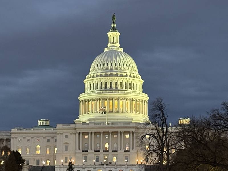 美國聯邦參、眾議院妥協版「國防授權法案」7日晚間上架，授權2026財政年度軍援台灣最高10億美元。圖為美國國會大廈，攝於11月30日