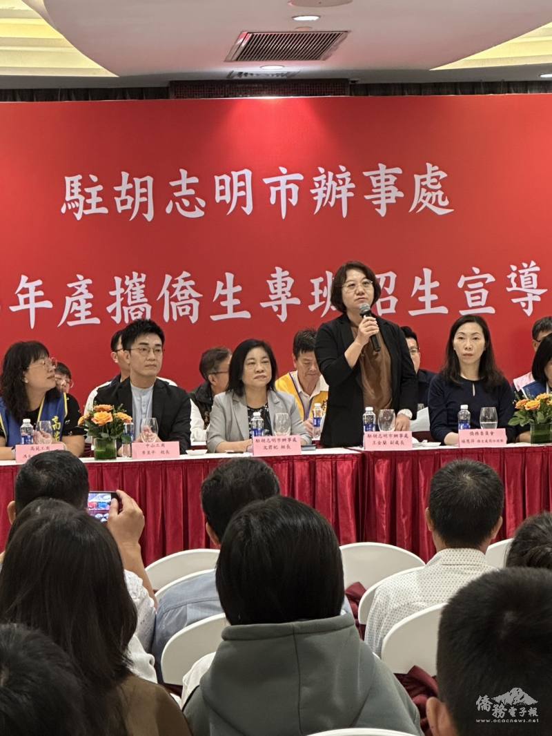 駐胡志明市辦事處副處長王金蘭鼓勵僑生在學成後留臺就業，將所學回饋社會。