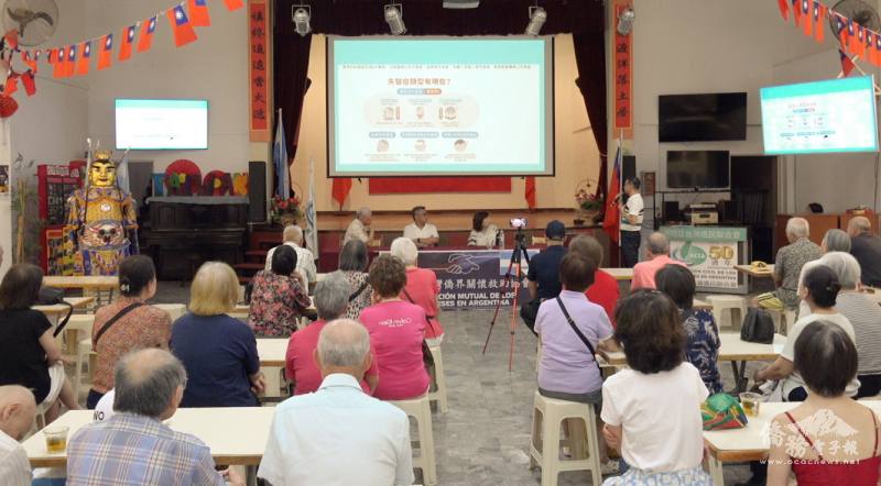 醫療講座與會者專心聆聽