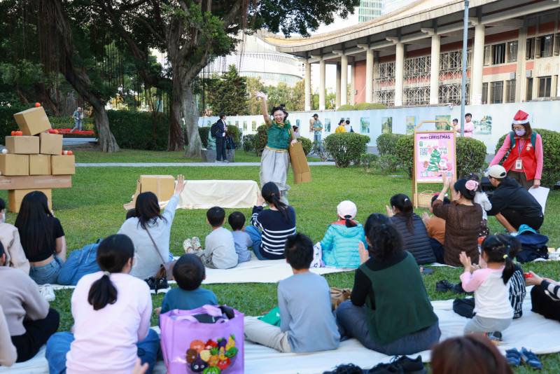 大小朋友們共度溫馨的週末午後