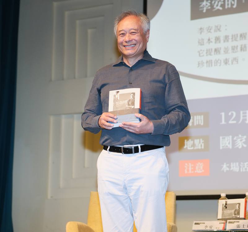 時報出版「十年一覺電影夢」經典新版發表會7日下午在台北舉行，導演李安（圖）親自出席，開心與書迷見面