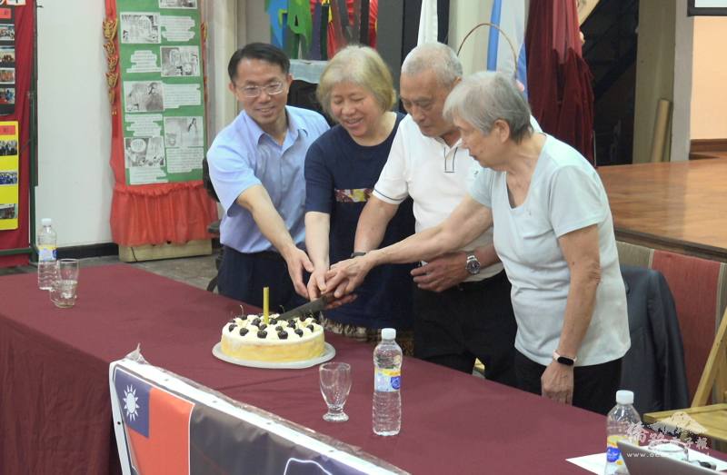 主辦單位為12月份生日的僑胞慶生