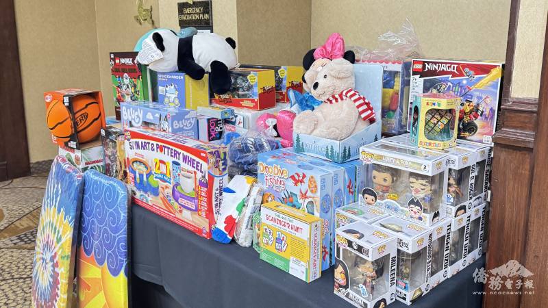 柑縣臺灣同鄉會收集上百件玩具捐贈給「羅拉之家」