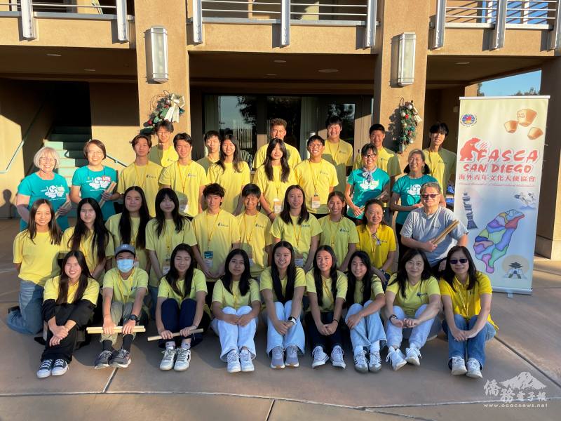 Group picture with Taiko Joy instructors Cathy (row 3, right 2), Michelle (row 3, right 1), Evi (row 3, left 1), Jessica (row 3, left 2), Hanna (not in picture) and OCAC Council Member Steve Hsieh (row 2, right 1), FASCA mentors Peggy Han (row 2, right 2)
