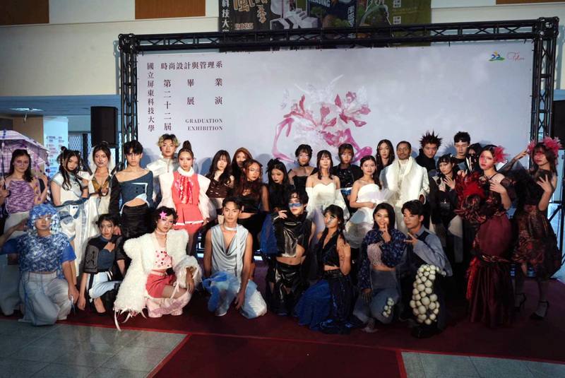 屏東科技大學時尚設計與管理系第22屆畢業展演8日盛大開幕，15組動態展演以多元議題貫穿全場，呈現青年設計者對時代觀察敏銳度與深度思考