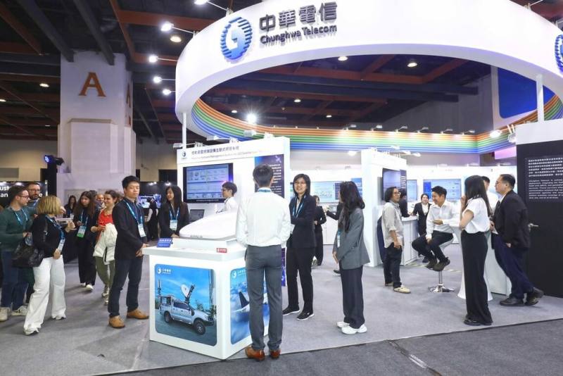 全球通訊領域指標性國際會議IEEE GLOBECOM 2025在台北國際會議中心開幕，中華電信以最高等級贊助，今年以「永續通訊與無所不在的智慧」（Sustainable Communications for Ubiquitous Intelligence）為主題，共同探討6G前瞻技術與AI智慧應用。（中華電提供）