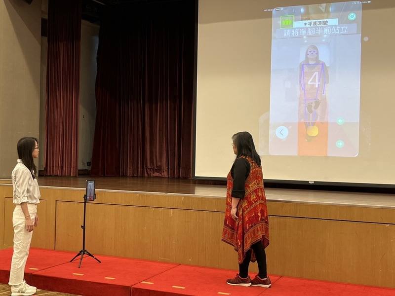 台北市信義區健康服務中心表示，12月為民服務區設置「長者跌倒風險檢測站」，可免費進行AI動態防跌骨架鑑測服務，2分鐘即可完成，歡迎民眾前來檢測