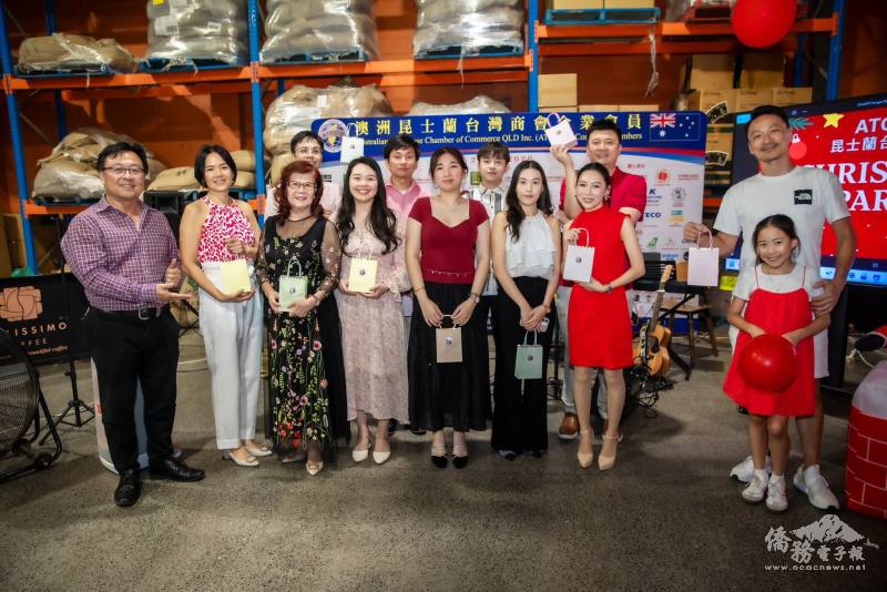 趣味競賽得獎者合影(昆士蘭台商會提供)