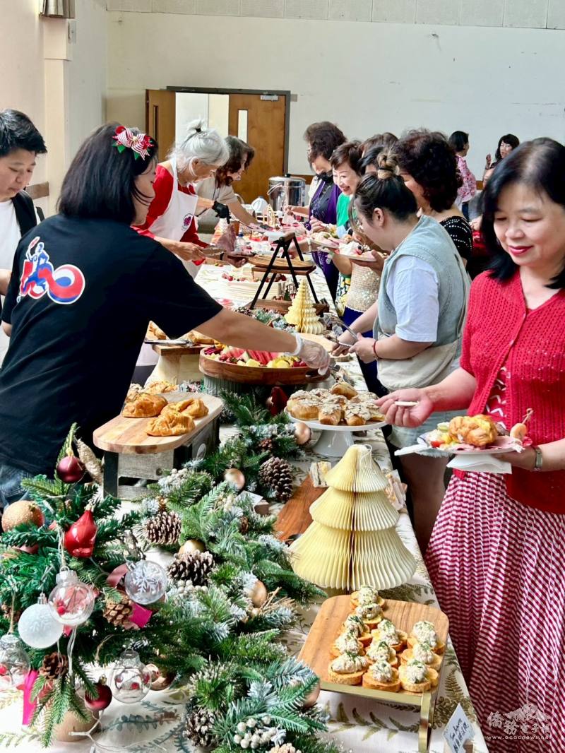 下午茶餐點專業聖誕風格佈置，提供多款精緻茶點