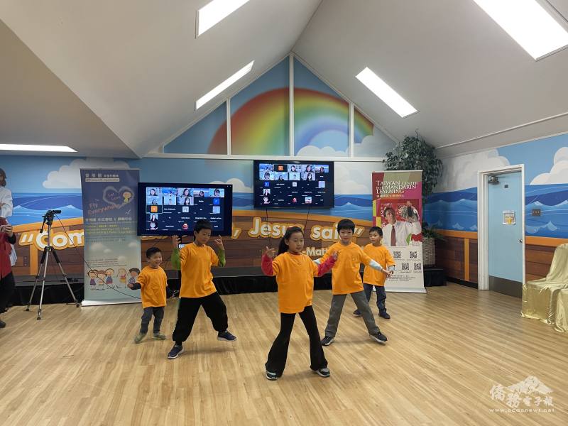 愛飛揚舞蹈班的小朋友登臺表演