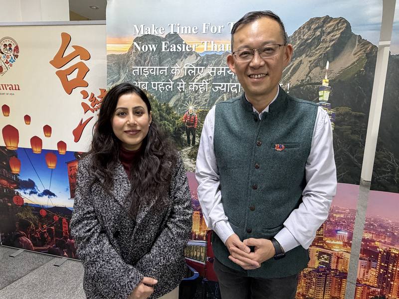 這次獲得台灣獎助金的印度智庫「馬諾哈．巴里卡國防研究分析學會」（MPIDSA）分析師巴納吉（Mayuri Banerjee，圖左）盼在台研究期間，能從台灣的角度出發，看見台灣如何參與區域事務。