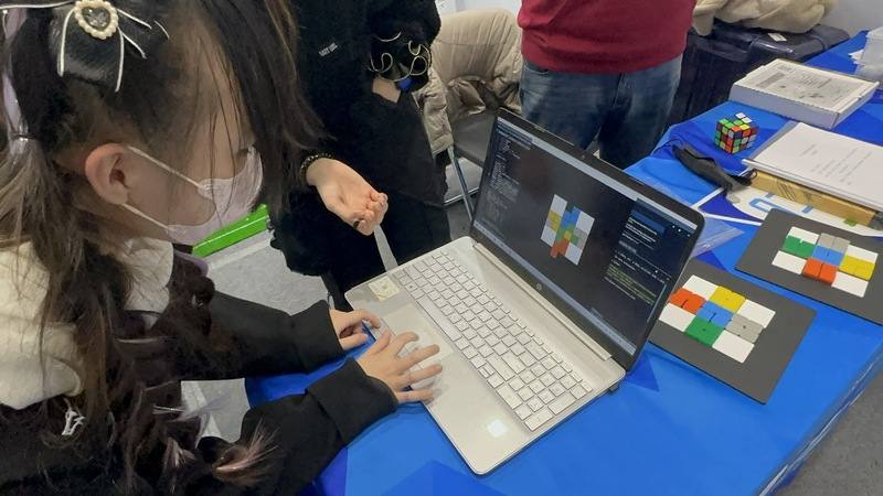 2025首爾國際發明展，由光仁中學及香港國際學校學生團隊創作的「益智推推樂」，拿下金獎