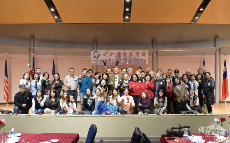 芝加哥台美商會歲末聯歡卡拉OK觀摩賽全體合影