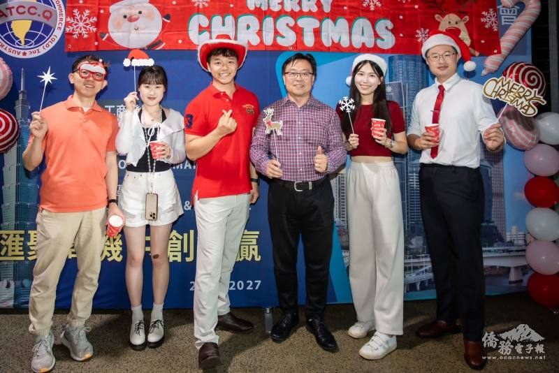 昆士蘭台商會聖誕派對與青年學生同樂(昆士蘭台商會提供)