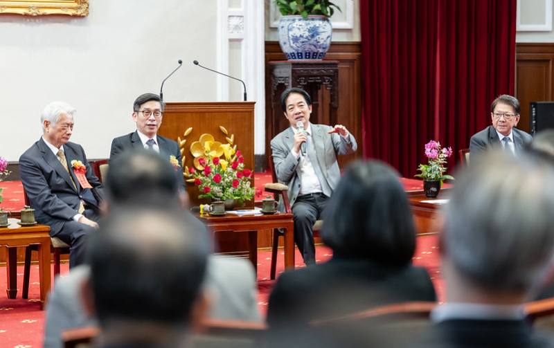 賴清德總統11日上午接見「第27屆國家建築金質獎」及「第22屆國家品牌玉山獎」得獎代表