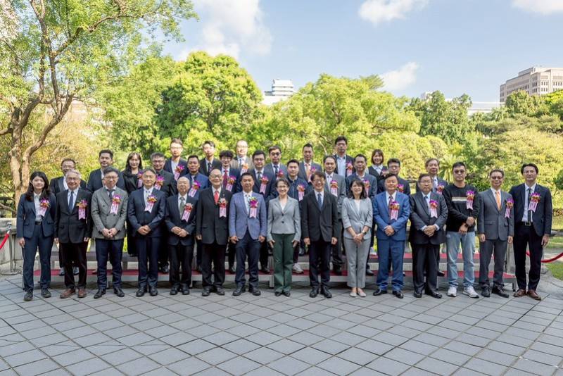 副總統與「第33屆建築金石獎得獎企業與地方政府獲獎單位代表」合影