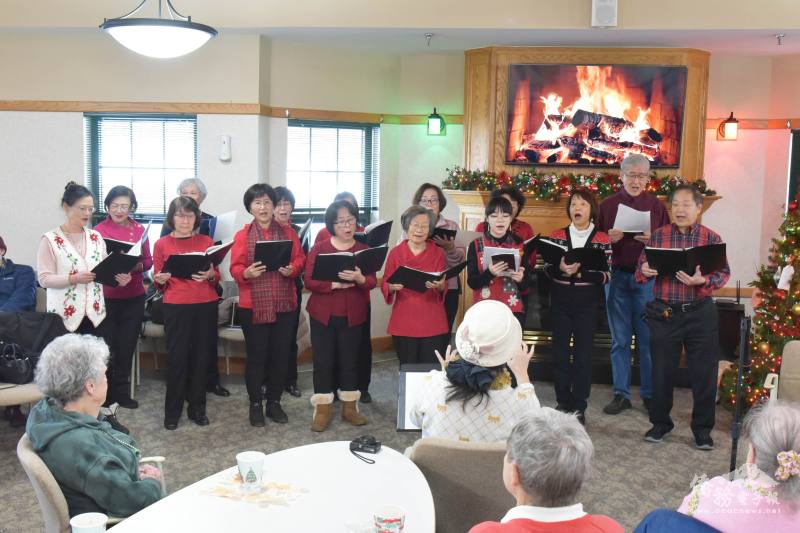 瑞柏合唱團表演聖誕歌曲