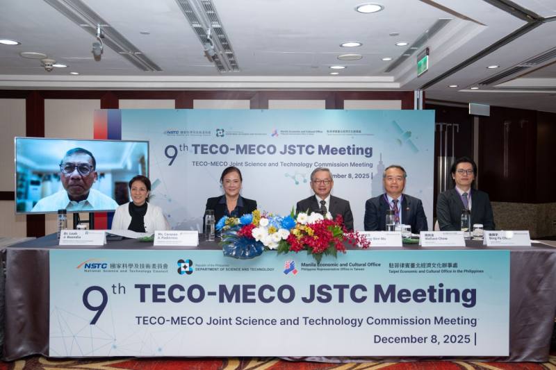 第9屆臺菲部長級聯合科技委員會由國科會主委吳誠文與菲律賓科技部部長Renato U. Solidum Jr.共同主持，檢視臺菲雙邊之科研合作計畫成果及討論未來合作方向，左起為菲律賓科技部部長Renato U. Solidum, Jr.（螢幕中）、菲律賓科技部次長Leah J. Buendia、菲律賓駐臺代表Corazon A. Padiernos、國科會主委吳誠文、駐菲律賓代表周民淦大使、國科會副主委陳炳宇