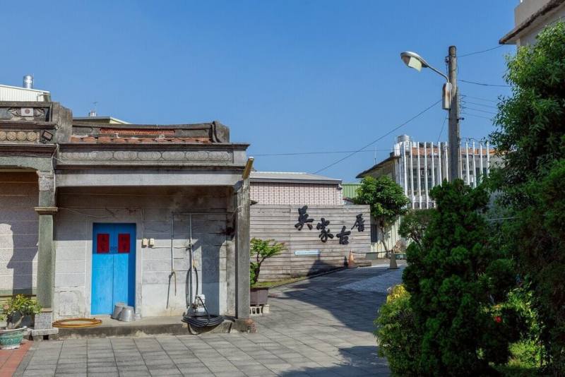 高雄市政府觀光局表示，「寮寮小時光」活動20、21日將在大寮捷運站1號出口前草皮區登場，設置親子闖關遊戲、氣墊遊樂設施等，並由導覽老師帶領遊客深度走讀。（高雄市觀光局提供）