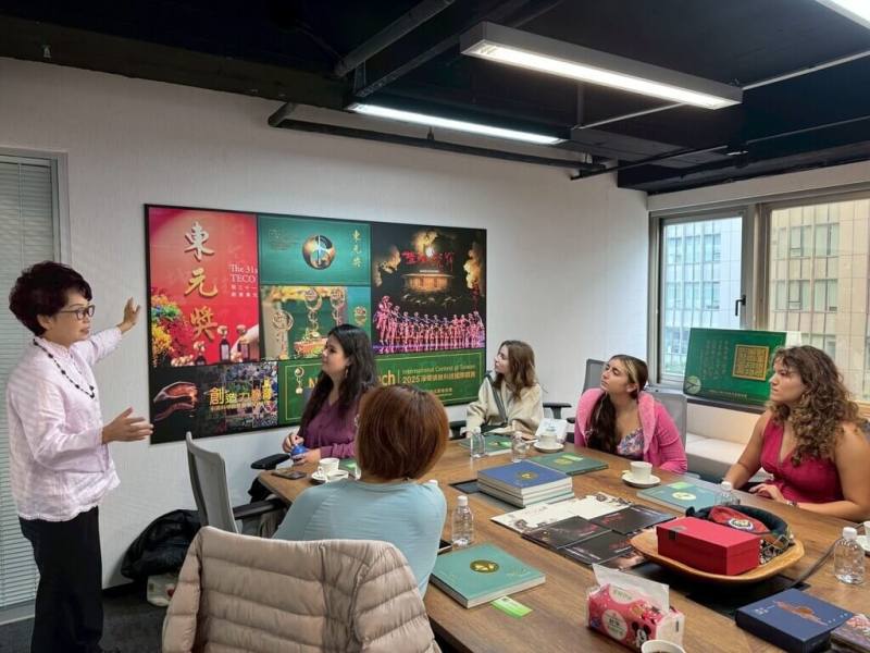 國際知名的無校園大學Minerva University（密涅瓦大學）師生應邀訪台，展開為期3天的「花東原民部落訪學」。東元基金會12日表示，透過跨文化訪學計畫，期待能讓世界走進部落，也讓部落走向世界。（東元基金會提供）