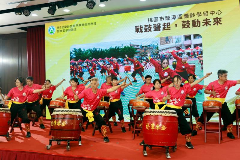 樂齡教育奉獻獎-桃園市龍潭區樂齡學習中心開幕表演