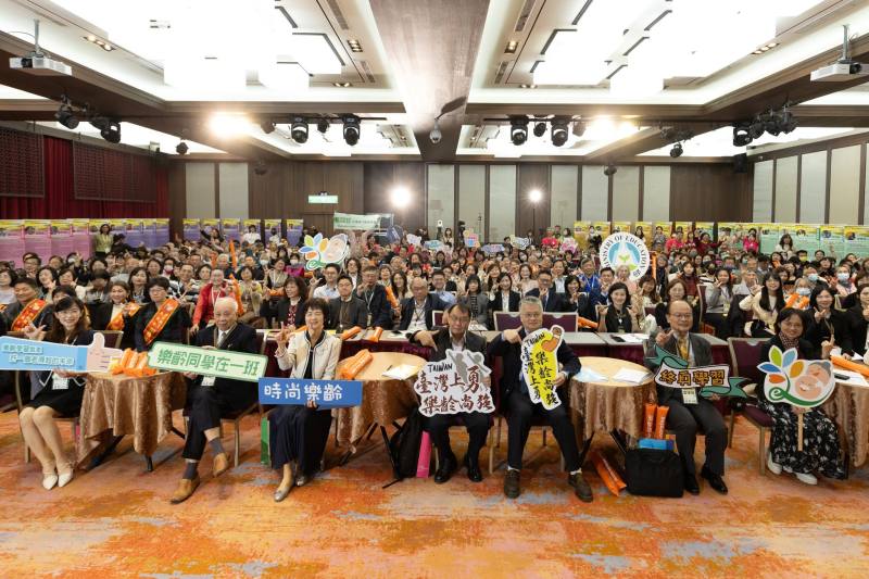 樂齡教育奉獻頒獎典禮大合照