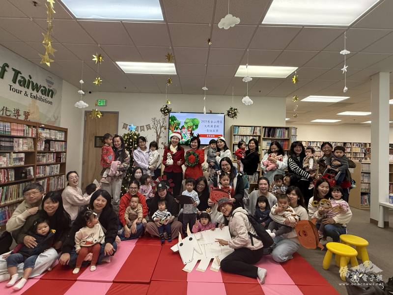 參加說故事活動大小朋友合影