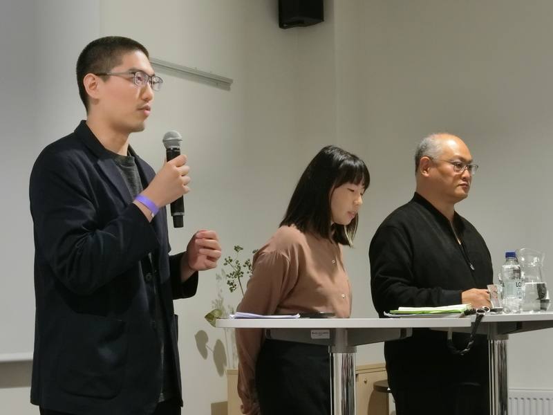 人權工作者李明哲（右）以「中國跨境鎮壓」為主題的北歐巡講來到瑞典，他與任職於台灣民主實驗室的維吾爾人權倡議工作者塔什肯（左）10日於瑞典國際人權日進行公開短講