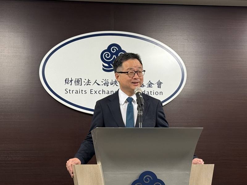 海峽交流基金會（海基會）12日下午召開背景說明會，由羅文嘉主持，談日前亞洲台灣商會聯合總會（亞總）會議的情況