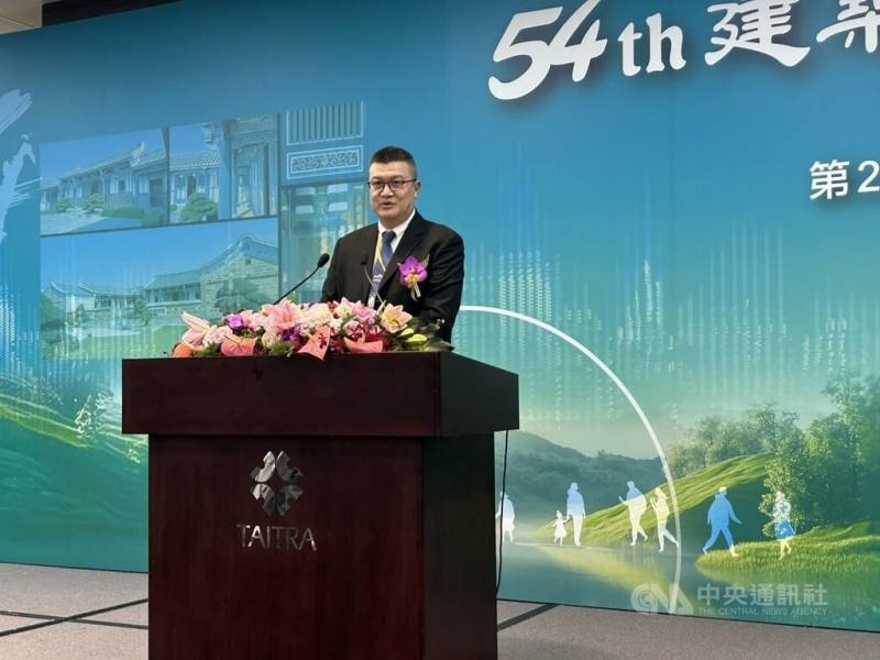 內政部第13屆優良綠建築得獎作品頒獎典禮13日在南港展覽館舉行，內政部次長馬士元致詞時表示，台灣綠建築認證堪稱世界密度最高的國家，這都有賴公、私合作才能做出貢獻