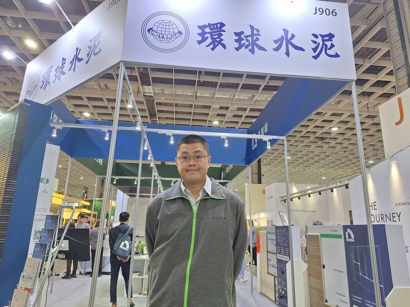 環泥營運長侯智元（圖）12日出席台北國際建築建材暨產品展。他表示，今年擴增產品線，明年也會持續投入工廠改造調整體質，以因應整體大環境衰退，續拚營運成長