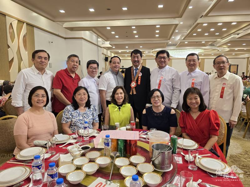 蔡懷強（後排右4）與陳柏材（後排右2）、黃仲廷（後排右3）、陳立人（後排左3）、陳慧靜（前排右1）等嘉賓合影