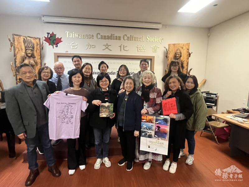 拜訪台加文化協會大合影