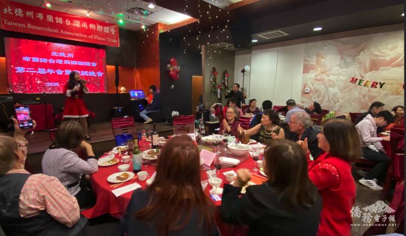 Keylee Xie的聖誔歌表演精采引得貴賓掌聲喝采